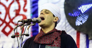 محمود التهامى يبدأ وصلته الإنشادية فى الليلة الكبيرة لمولد السيدة نفيسة
