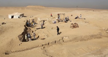 "الآثار" تعلن الكشف عن بقايا مركب خشبى بأبو صير