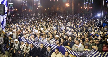 استمرار  توافد الآلاف على مولد الحسين بعد صعود ياسين التهامى على المسرح