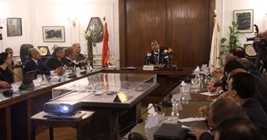 وزير التموين: بدء عمل البورصات السلعية نهاية العام الجارى باستثمارات 300 مليون جنيه.. وتهدف لمنع احتكار السلع وتداول المنتجات.. خالد حنفى: إقامة 130 مكتب سمسرة للتعامل مع البورصة من خلال 65 ألف متداول