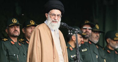 خامنئى يدافع لأول مرة عن الاتفاق النووى ويهدد ترامب بعد المساس به