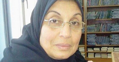 بالصور.. "القناعة كنز لايفنى".. سيدة ترفض 400 ألف جنيه زيادة بالخطأ على مرتبها.. وتطالب الفريق صدقى صبحى بتعيين ابنها.. هيئة قصور الثقافة تختارها الموظفة المثالية.. زوجها: لو المبلغ 10 أضعاف لرفضناه