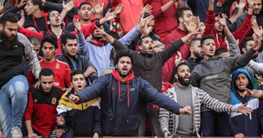 بالصور.. ألتراس أهلاوى يختتم وقفته فى الجزيرة بالدعاء للشهداء