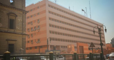 محاكمات الشرطة فى أسبوع.. السجن 5 سنوات لضابط وأمين شرطة بتهمة السرقة بالإكراه.. إحالة ضابط بمطار القاهرة للجنايات بتهمة الرشوة.. تأجيل محاكمة أمين شرطة قاتل بائع الرحاب وتجديد حبس ضابط قتل شقيقه