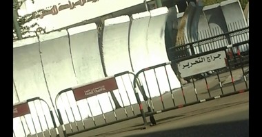 طلاء السور الخرسانى المحيط بمجلس الوزراء استعداد لاستقبال الرئيس بالبرلمان