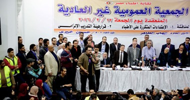 عضو بـ"الأطباء": لم نجتمع لكرامة الطبيب فقط بل الشعب المصرى كله