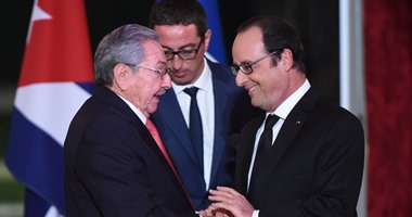 بالصور..هولاند يدعو أوباما إلى رفع الحظر بشكل كامل عن كوبا