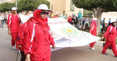 طلاب جامعة المنصورة يحتفلون بعودة الدراسة