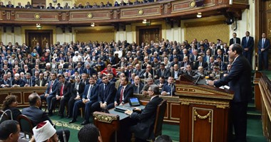السيسى يدخل قاعة مجلس النواب وتصفيق حاد من النواب