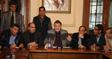 السيد البدوى يغادر اجتماع الوفد متجها لمؤتمر مرشح الحزب بدائرة توفيق عكاشة