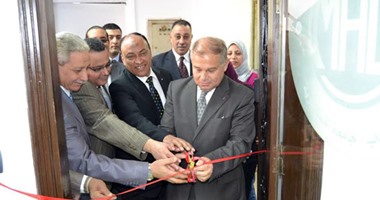 رئيس جامعة الإسكندرية يفتتح معملا بكلية الآداب للتصحيح الإلكترونى