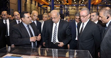 رئيس الوزراء يفتتح الممر الجديد بالمطار ويتفقد الصالات