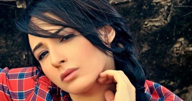 هل خدعت المطربة ساندى جمهورها من المراهقين؟