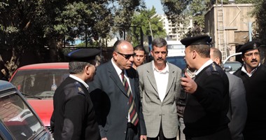 بالصور.. مدير شرطة النقل من داخل المترو للضباط: احترموا المواطنين