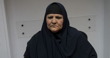 بالصور..أم شهيد شرطة تتسول بالشوارع بعد وفاة نجلها فى انفجار مخزن تينر بـ"أبو النمرس"..الحاجة وصيفة: عم نجلى طردنى من المنزل واستولى على أموال ابنى.. وتناشد المسئولين توفير شقة "أوضة وصالة"