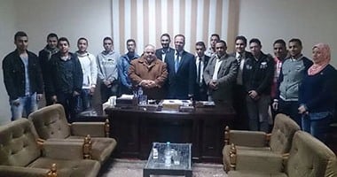 بالصور.. 50 شابا يطلقون مبادرة "بكرة لينا" فى العاشر من رمضان