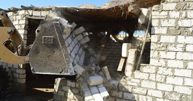 بالصور.. إزالة 15 حالة تعد على الأراضى الزراعية فى كفر الشيخ