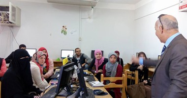 بالصور.. رئيس مدينة رأس سدر يتفقد دورة تصميم المواقع