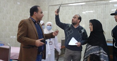 بالصور.. "صحة الشرقية" تعلن بدء عمل مشروع علاج غير القادرين لحاملى البطاقة الذكية.. واستحداث قسم المخ والأعصاب بمستشفى فاقوس العام.. ونائب مدير مستشفى فاقوس: 300 مريض يترددون على الطوارئ يوميًا