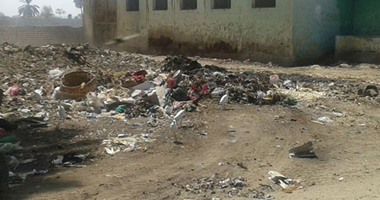 أهالى قرية بالمنيا يشكون: ليس لدينا وحدة صحية أو شبكة صرف وربع السكان مرضى كبد