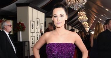 بالصور..إطلالة ساحرة لـ Kacey Musgraves على السجادة الحمراء بحفل "الجرامى"