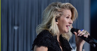 بالصور.. 100 ألف قطعة كريستال بفستان إيلى جولدينج من Swarovski