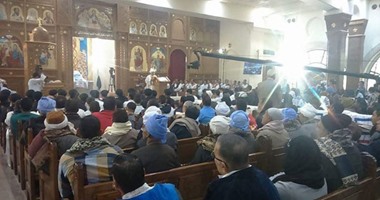 بالصور.. بدء القداس التذكارى لضحايا "داعش" بمطرانية سمالوط