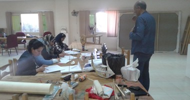 بالصور.. قصر ثقافة الأقصر ينظم ورشة لصناعة المراكب التراثية والفرعونية