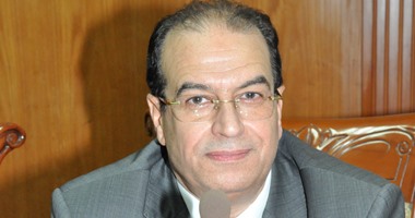 محافظ الدقهلية يطالب بالمراقبة الدورية للشوارع لمحاسبة أى مواطن يلقى القمامة 