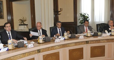 الحكومة تصدر 8 قرارات باجتماع اليوم من بينهم العفو عن بعض المحكوم عليهم بمناسبة عيد تحرير سيناء.. وتشكيل لجنة لإعداد قانون الإدارة المحلية.. وتناقش استراتيجية تطوير التعليم العالى