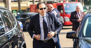بالصور.. مصطفى حجازى ومحمود كبيش يصلان مسجد الحسين لتشييع جثمان "هيكل"‎