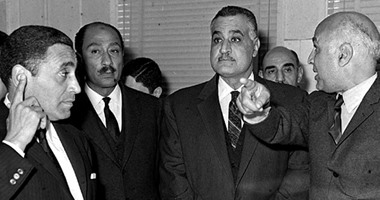 "السادات وهيكل".. عندما تتحول الصداقة إلى عداء بسبب السياسة.. التعاون المثمر  للثنائى فى أوج مجده بخطة الخداع الاستراتيجى للعبور.. وكتاب "اللا نصر واللا هزيمة" يسدل الستار  على علاقة الأستاذ بالرئاسة