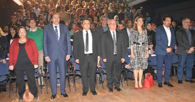 بالصور.. وزير الثقافة يوزع جوائز مواسم المسرح الجامعى