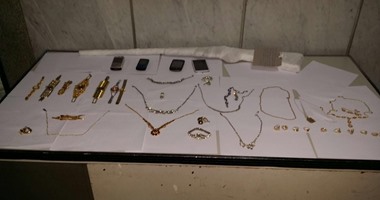 القصة الحقيقية للعثور على كنز شقة الزمالك.. حكم مدنى بـ 10 ملايين جنيه ضد نجل مستشار يقود إلى مجوهرات وأحجار كريمة وتحف أثرية.. قضاة التنفيذ يحققون.. ولجان الفحص تنتهى من الجرد وتعلن تفاصيل القضية خلال أيام