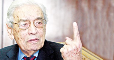 بطرس غالى.. دبلوماسية السلطة حتى النفس الأخير.. يستعين بالعراف ليبقى فى الأمم المتحدة.. يحب السادات ويرى مبارك «براجماتيا» وينصح عمرو موسى بقبول الجامعة العربية