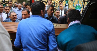 الأمن ينظم حركة المرور أمام الكنيسة البطرسية استعدادا لوصول جثمان بطرس غالى