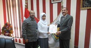 بالصور.. رئيس مدينة دهب يكرم العاملين والطلاب المتميزين