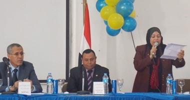 رئيس جامعة السويس يكرم طلاب الخدمة العامة بكلية التربية
