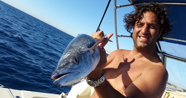 ميدو يحتفل بصيد "سمكة" فى الجونة: "صباح الجمال"