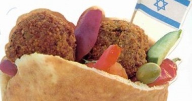 إسرائيل مش بس بتسرق أرض.. حكاية أشهر أكلات مصرية سرقها الإسرائيليون.. من الطعمية للكشرى للسَلَطة.. اليهود "بيقلبوا" مصر فى أكلاتها التراثية