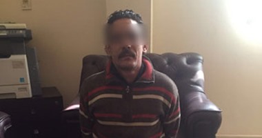 بالصور.. أمن مطروح يضبط عاطلا أثناء بيعه سيارة مسروقة