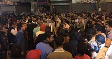 تجمهر أهالى الدرب الأحمر أمام مديرية أمن القاهرة اعتراضا على قتل أمين شرطة لسائق