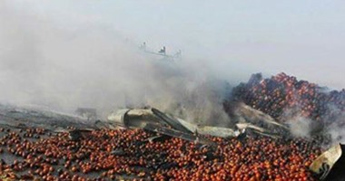 بالصور.. السيطرة على حريق نشب بشاحنة تحمل برتقال شمال رأس غارب