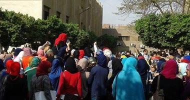 وقفة احتجاجية لطلاب معهد فنى صحى إمبابة للمطالبة بالحصول على درجة "ممرض"