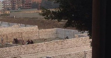 مواطنون يستولون على حرم السكك الحديد بحى "الزهور" فى الزقازيق