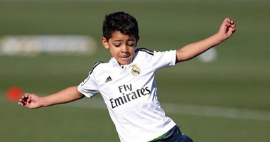 بالصور.. نجل رونالدو أحدث اللاعبين فى صفوف ريال مدريد