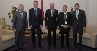 بالصور.. رئيس الوزراء يلتقى العضو المنتدب لشنايدر إليكتريك على هامش مؤتمر الكوميسا