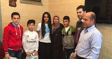 بالصور.. شيخة آل ثانى تزور منتخب اللاجئين السوريين فى "6 أكتوبر"