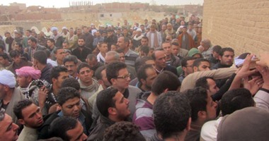 تشييع جثمان فرد الأمن شهيد حادث نقطة المريوطية فى مدافن أسرته ببنى سويف