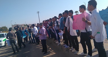 صحافة المواطن: بالصور.. وقفة احتجاجية لطلاب التمريض فى جنوب سيناء